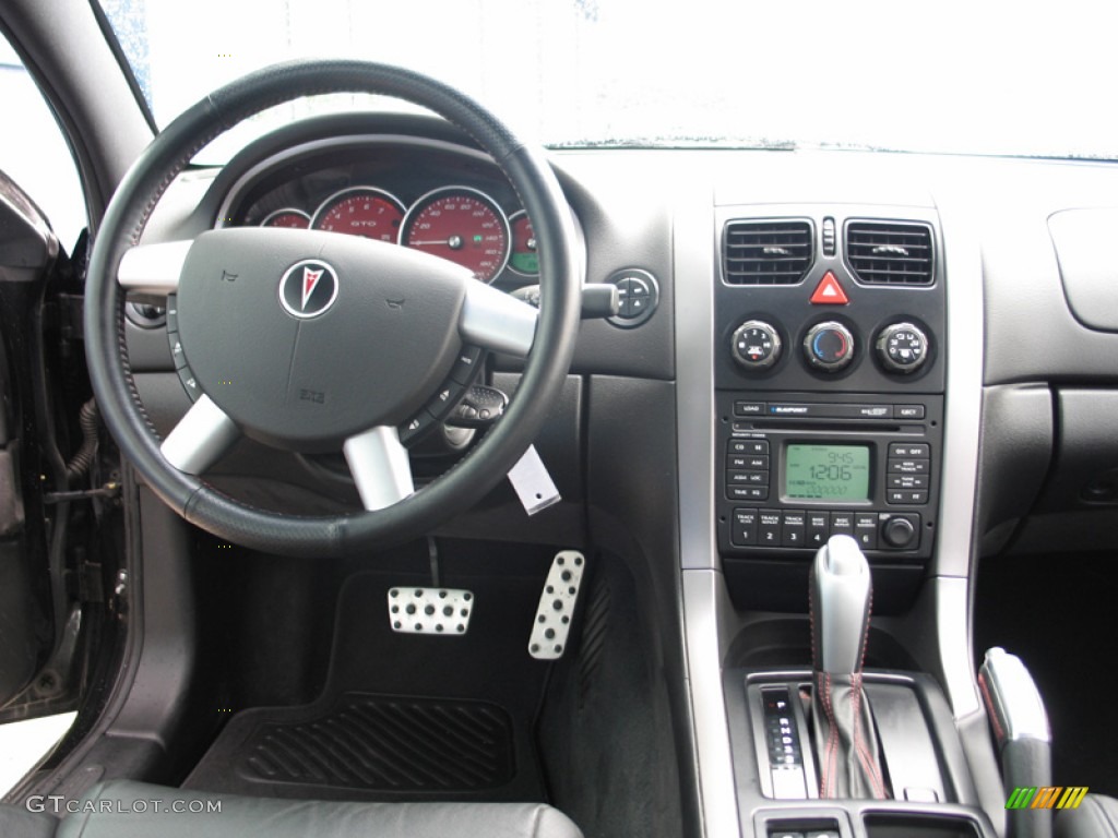 2006 Pontiac GTO Coupe Black Dashboard Photo #74989634