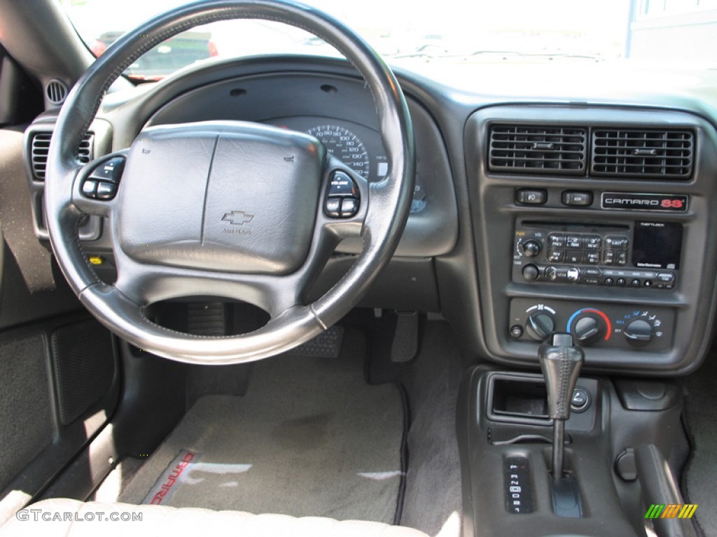 2001 Chevrolet Camaro SS Coupe Ebony Dashboard Photo #74990158