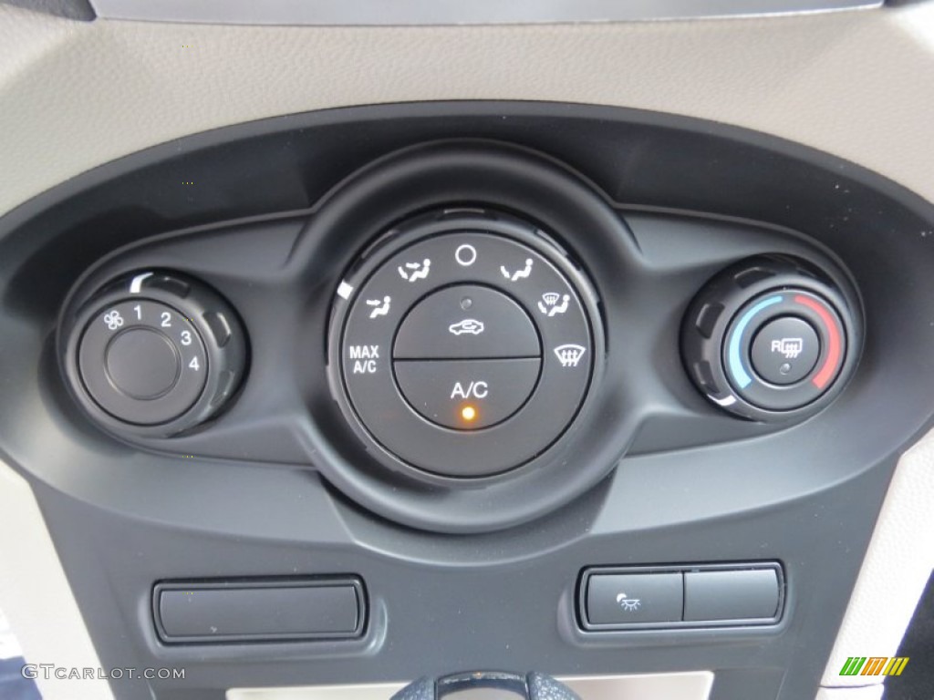 2013 Fiesta SE Hatchback - Ingot Silver / Charcoal Black/Light Stone photo #28