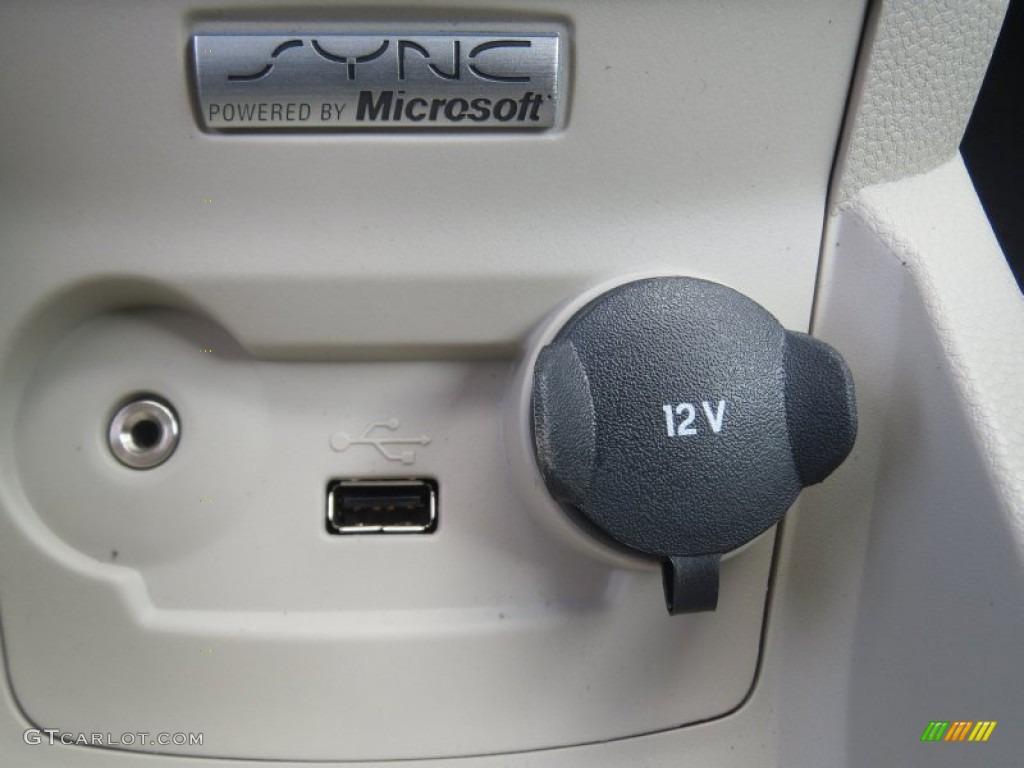 2013 Fiesta SE Hatchback - Ingot Silver / Charcoal Black/Light Stone photo #30