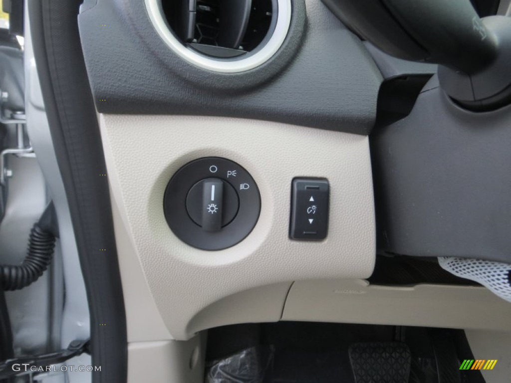 2013 Fiesta SE Hatchback - Ingot Silver / Charcoal Black/Light Stone photo #33
