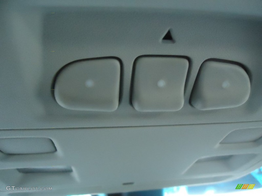 2009 Cadillac CTS Sedan Controls Photo #74999596