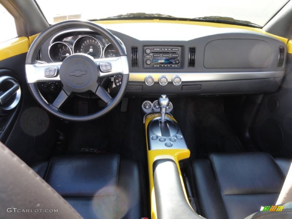 2003 Chevrolet SSR Standard SSR Model Black Dashboard Photo #75006424