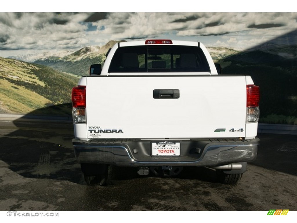 2013 Tundra Double Cab 4x4 - Super White / Graphite photo #4
