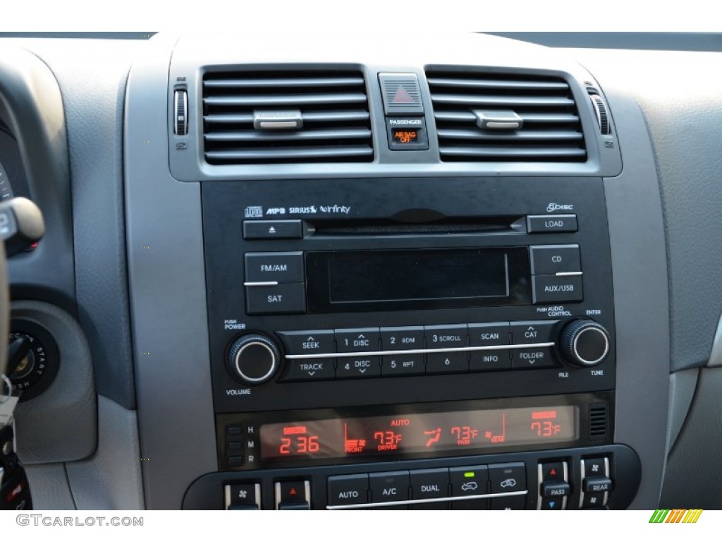 2009 Kia Borrego EX V6 Audio System Photos