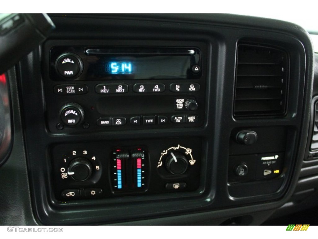 2006 Chevrolet Silverado 2500HD LT Extended Cab 4x4 Controls Photo #75013345