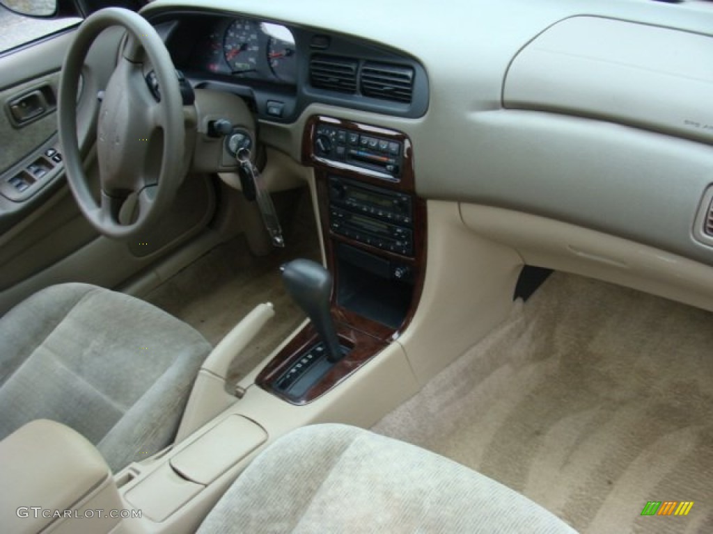 2001 Altima GXE - Nouveau Ruby / Blond photo #21
