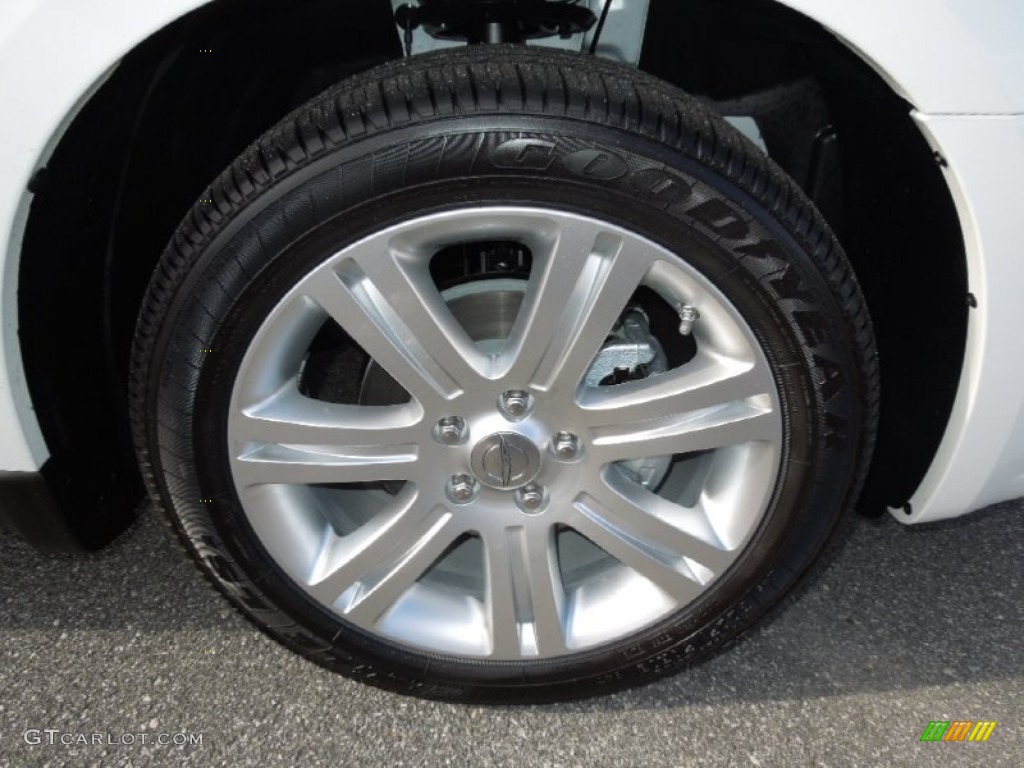 2013 200 Touring Sedan - Bright White / Black photo #21