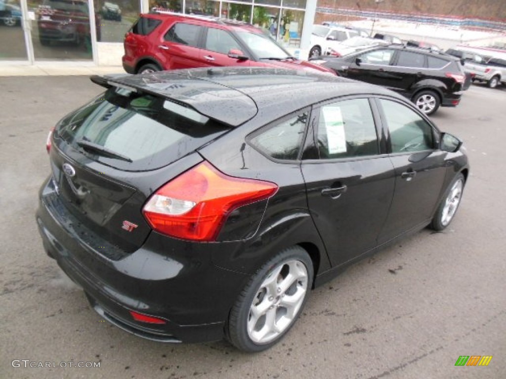 2013 Focus ST Hatchback - Tuxedo Black / ST Charcoal Black Full-Leather Recaro Seats photo #8