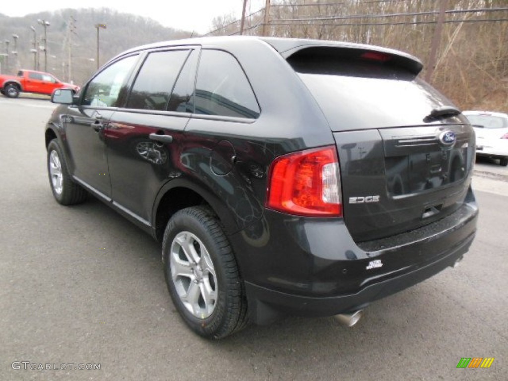 2013 Escape Titanium 2.0L EcoBoost 4WD - Tuxedo Black Metallic / Charcoal Black photo #6