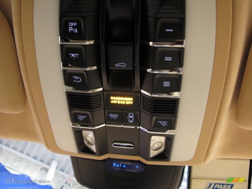 2010 Porsche Panamera Turbo Controls Photo #75031745
