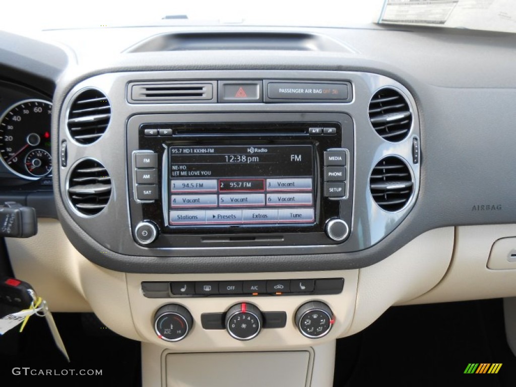 2013 Volkswagen Tiguan SE Controls Photo #75034813