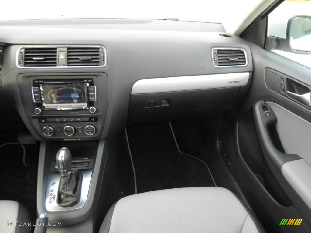 2013 Volkswagen Jetta Hybrid SE Titan Black Dashboard Photo #75042230