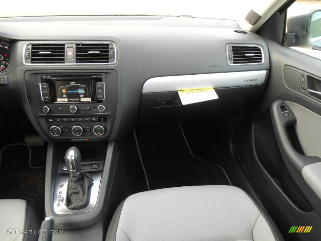 2013 Volkswagen Jetta Hybrid SEL Premium Titan Black Dashboard Photo #75042869