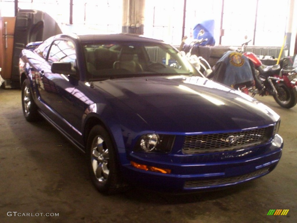 2005 Mustang V6 Premium Coupe - Sonic Blue Metallic / Dark Charcoal photo #4