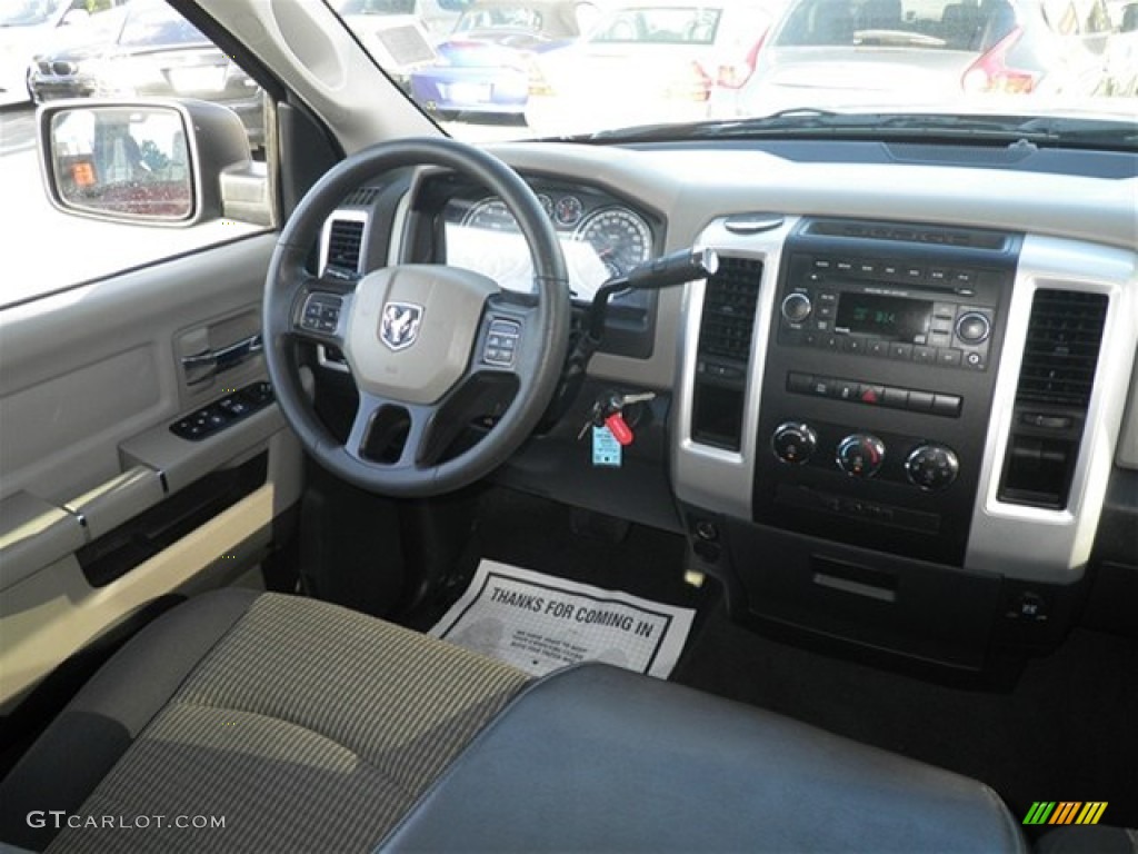 2012 Ram 1500 SLT Quad Cab - Bright Silver Metallic / Dark Slate Gray/Medium Graystone photo #30