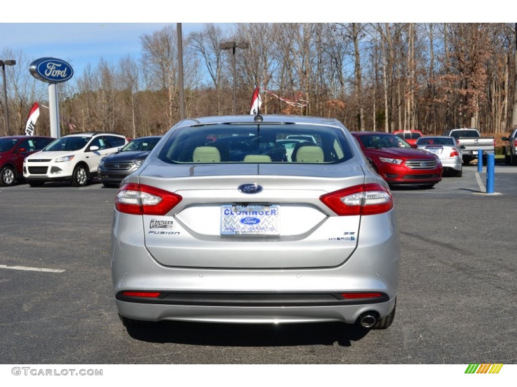 2013 Fusion Hybrid SE - Ingot Silver Metallic / Dune photo #4