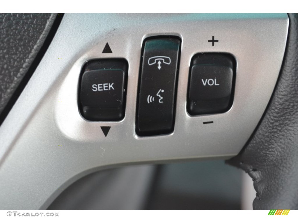 2013 Ford Explorer XLT Controls Photo #75047873