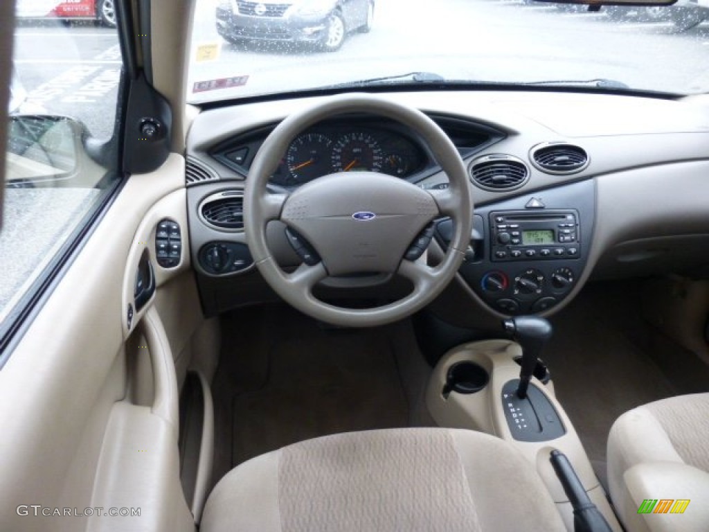 2001 Focus SE Sedan - Jackpot Gold Metallic / Medium Pebble photo #6