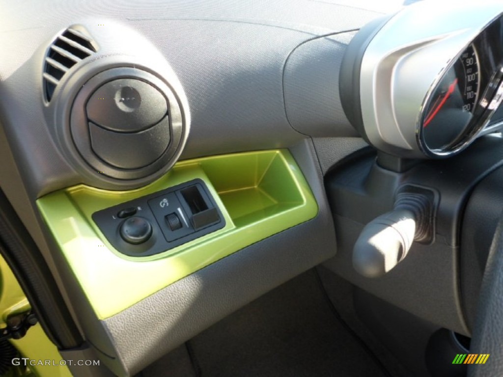 2013 Chevrolet Spark LT Controls Photo #75053081