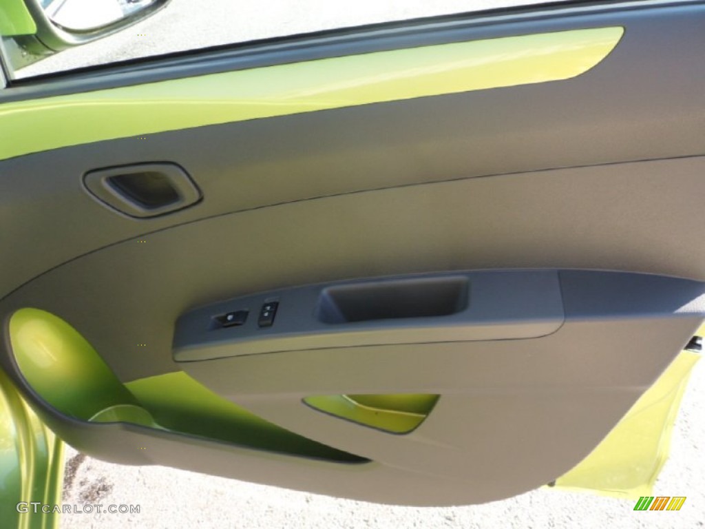 2013 Chevrolet Spark LT Green/Green Door Panel Photo #75053408