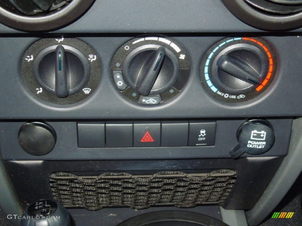 2010 Jeep Wrangler Sport Islander Edition 4x4 Controls Photos