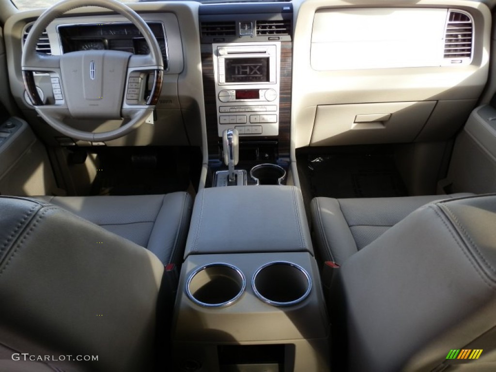 2008 Navigator L Luxury 4x4 - Black / Stone photo #11