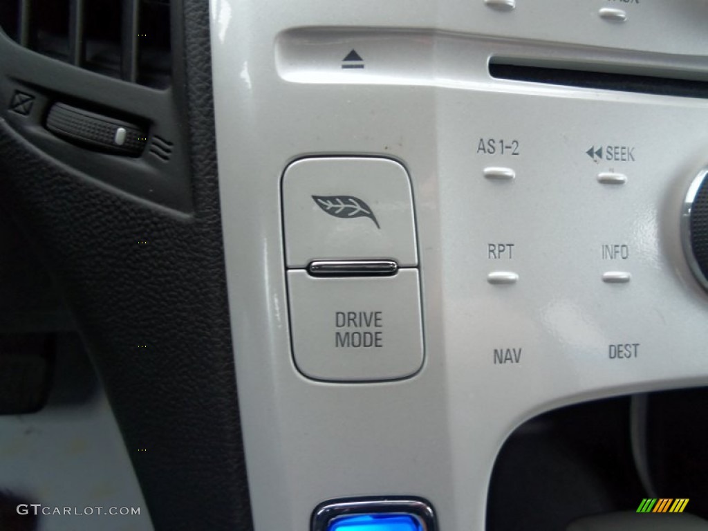 2011 Chevrolet Volt Hatchback Controls Photo #75056302