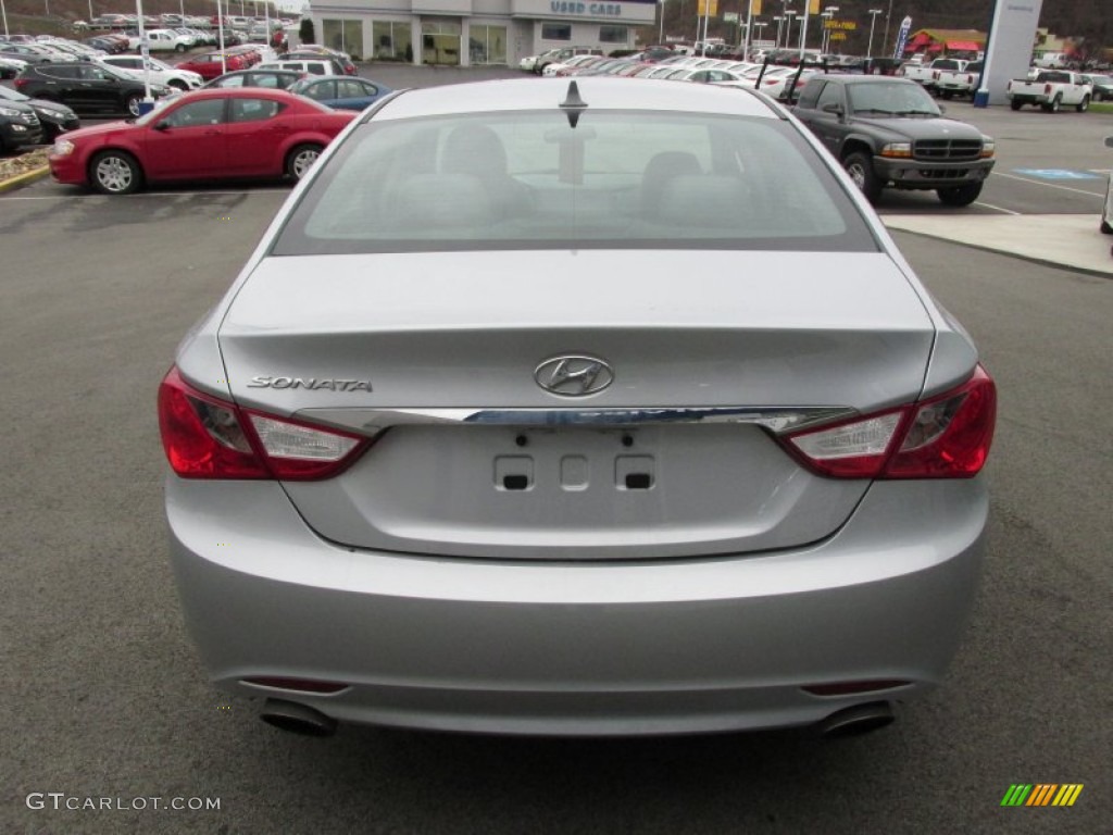 2011 Sonata SE - Radiant Silver / Gray photo #8