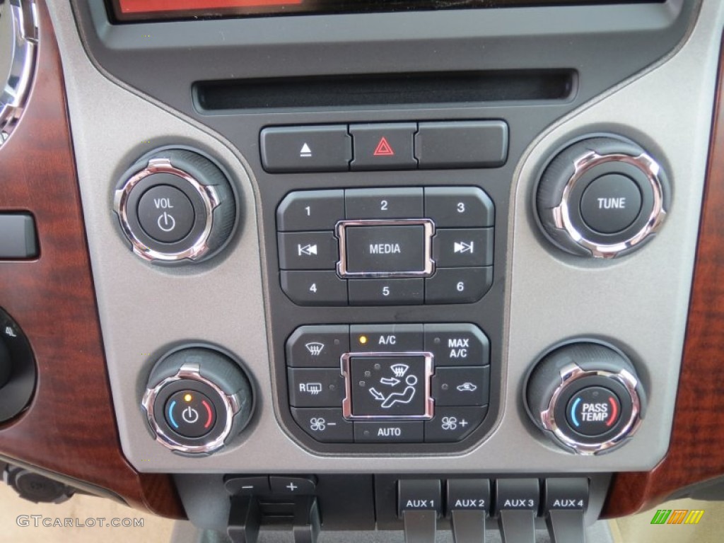2013 Ford F250 Super Duty King Ranch Crew Cab 4x4 Controls Photo #75057686