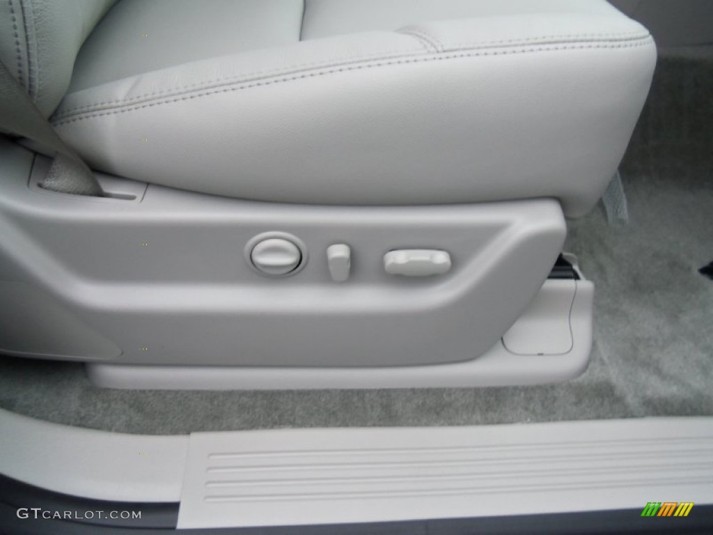 2013 Chevrolet Suburban 2500 LT 4x4 Front Seat Photo #75057719