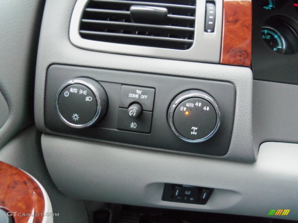 2013 Chevrolet Suburban 2500 LT 4x4 Controls Photo #75057842