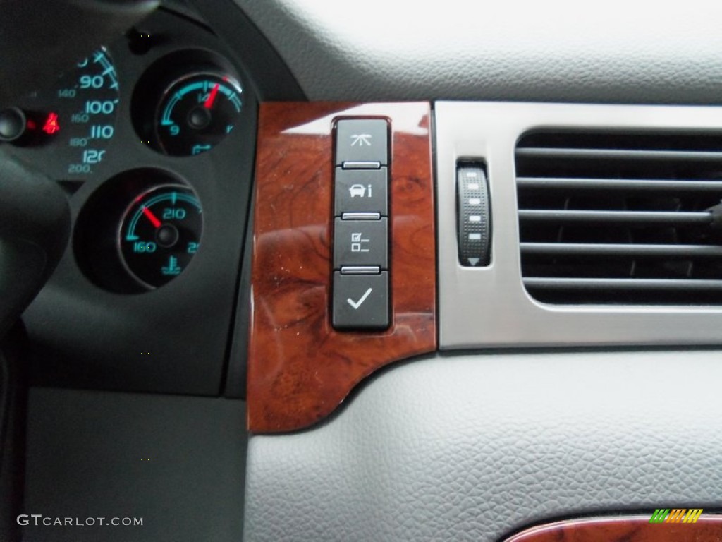 2013 Chevrolet Suburban 2500 LT 4x4 Controls Photo #75057971