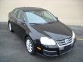 Black - Jetta SE Sedan Photo No. 3