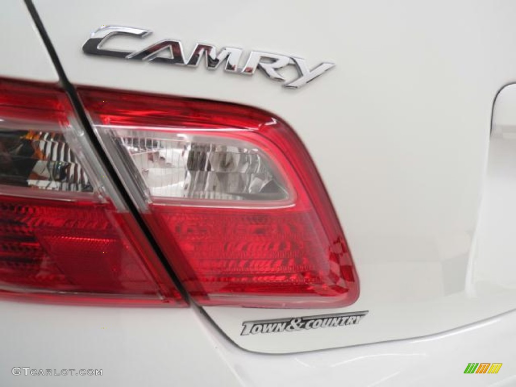2009 Camry LE V6 - Super White / Ash photo #31