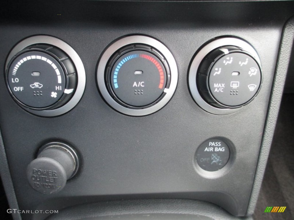 2011 Rogue S AWD - Pearl White / Black photo #21