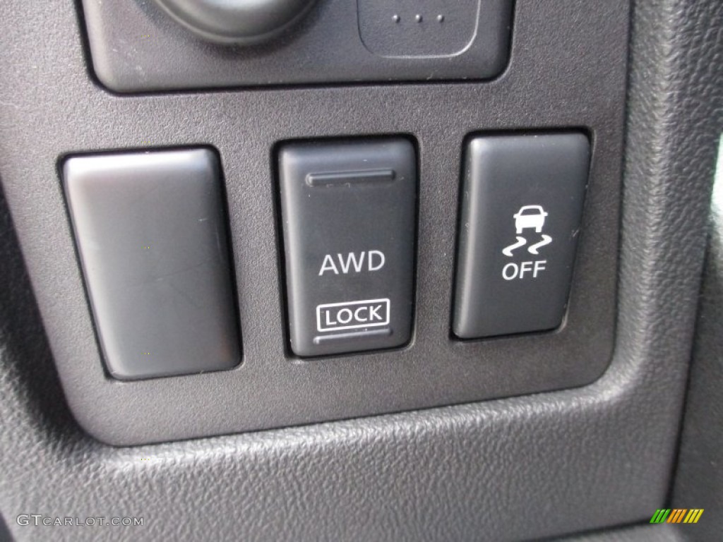 2011 Rogue S AWD - Pearl White / Black photo #23