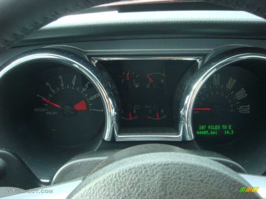 2005 Mustang V6 Deluxe Coupe - Redfire Metallic / Light Graphite photo #15