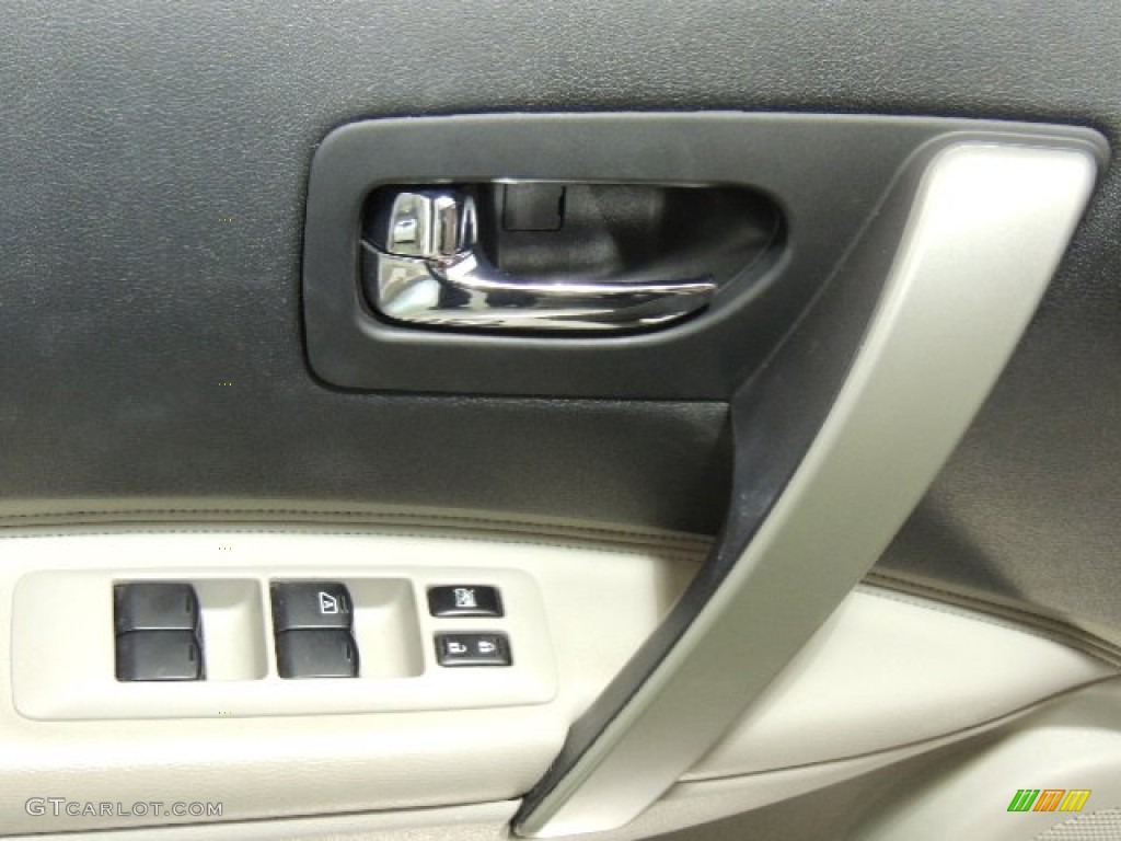 2011 Rogue SL AWD - Wicked Black / Gray photo #15