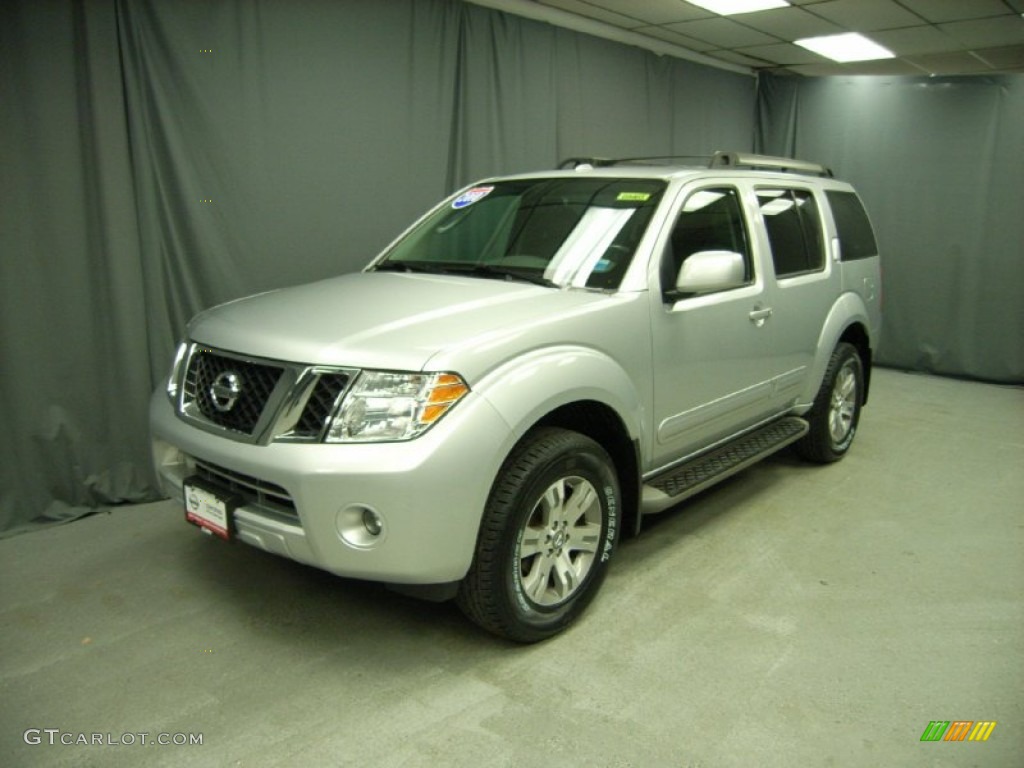 2010 Pathfinder SE 4x4 - Silver Lightning Metallic / Graphite photo #1