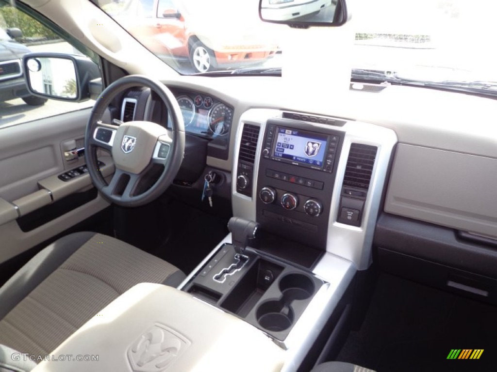 2011 Ram 1500 SLT Quad Cab 4x4 - Brilliant Black Crystal Pearl / Dark Slate Gray/Medium Graystone photo #11
