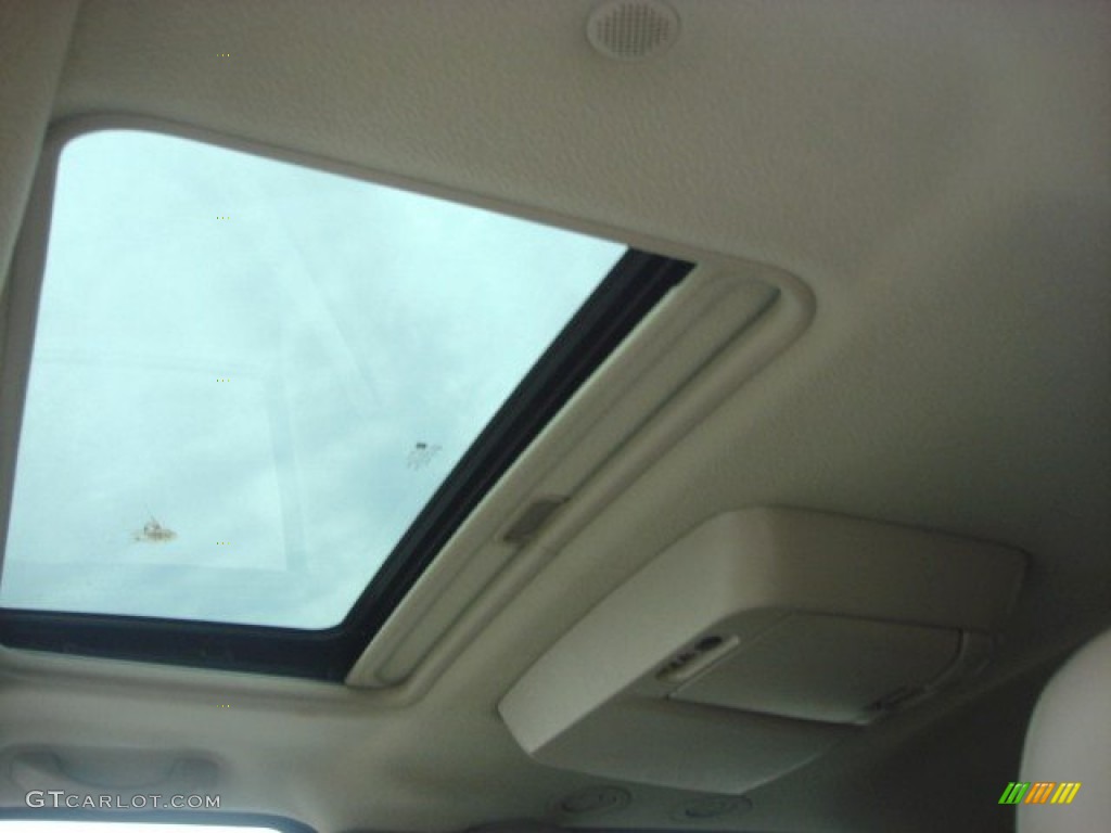 2005 Suburban 1500 LT 4x4 - Silver Birch Metallic / Tan/Neutral photo #10