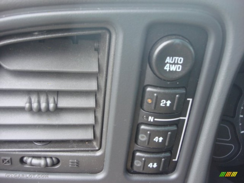 2005 Suburban 1500 LT 4x4 - Silver Birch Metallic / Tan/Neutral photo #17