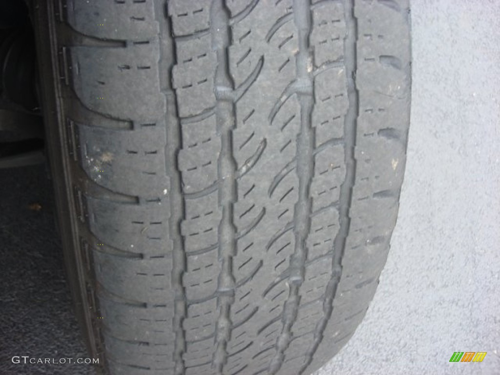 2005 Suburban 1500 LT 4x4 - Silver Birch Metallic / Tan/Neutral photo #24