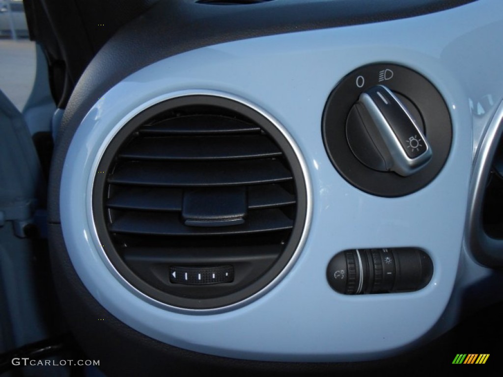 2013 Volkswagen Beetle 2.5L Controls Photo #75104604