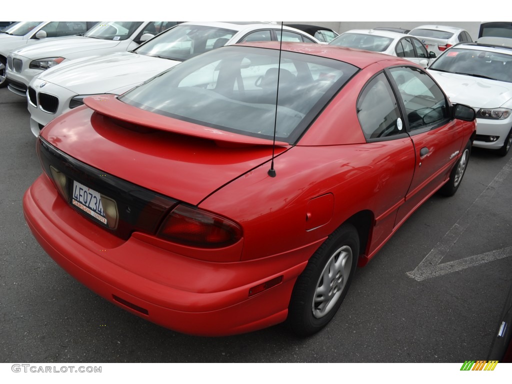 1999 Sunfire SE Coupe - Bright Red / Graphite photo #2