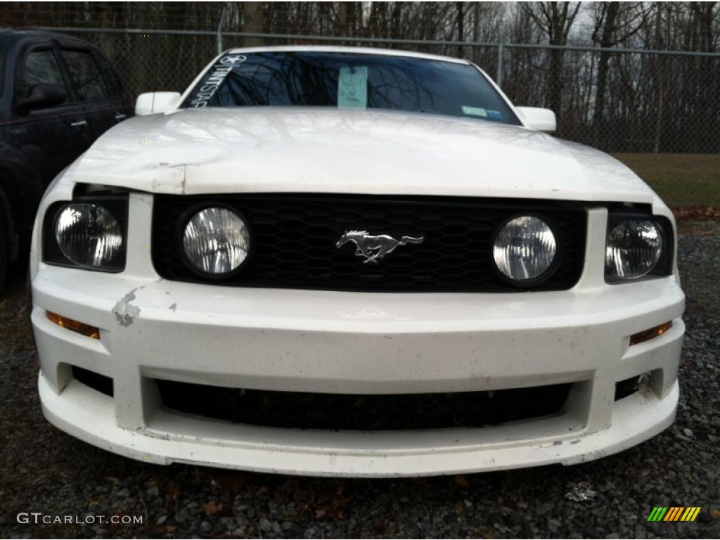 2006 Mustang GT Premium Coupe - Performance White / Red/Dark Charcoal photo #3