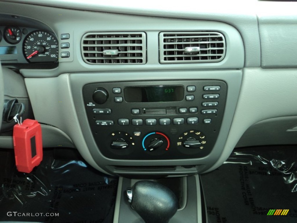 2004 Taurus SE Sedan - Silver Frost Metallic / Medium Graphite photo #26