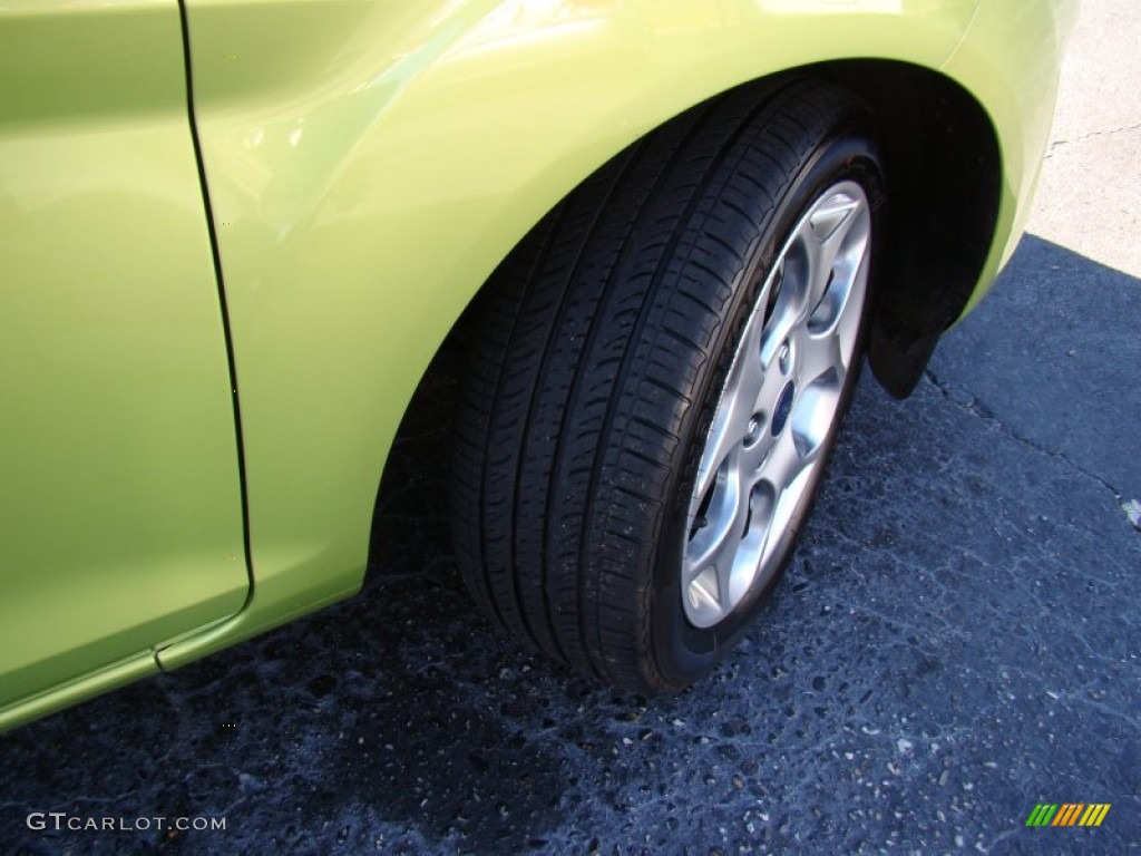 2011 Fiesta SEL Sedan - Lime Squeeze Metallic / Charcoal Black Leather photo #19