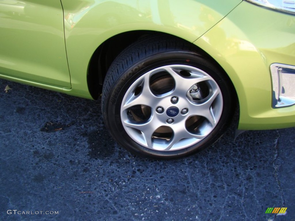 2011 Fiesta SEL Sedan - Lime Squeeze Metallic / Charcoal Black Leather photo #20